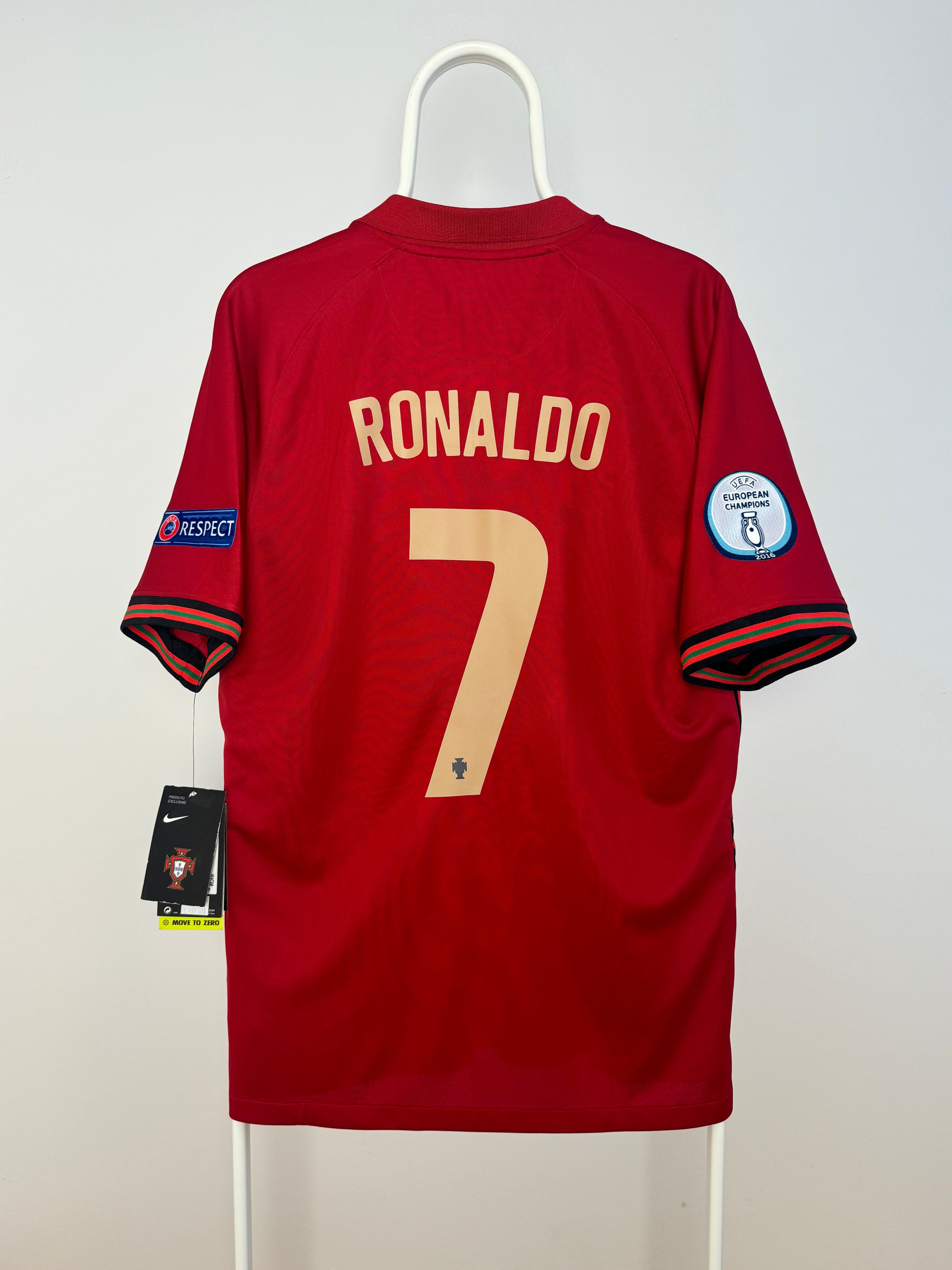 Cristiano Ronaldo - Portugal 2020. Maat L