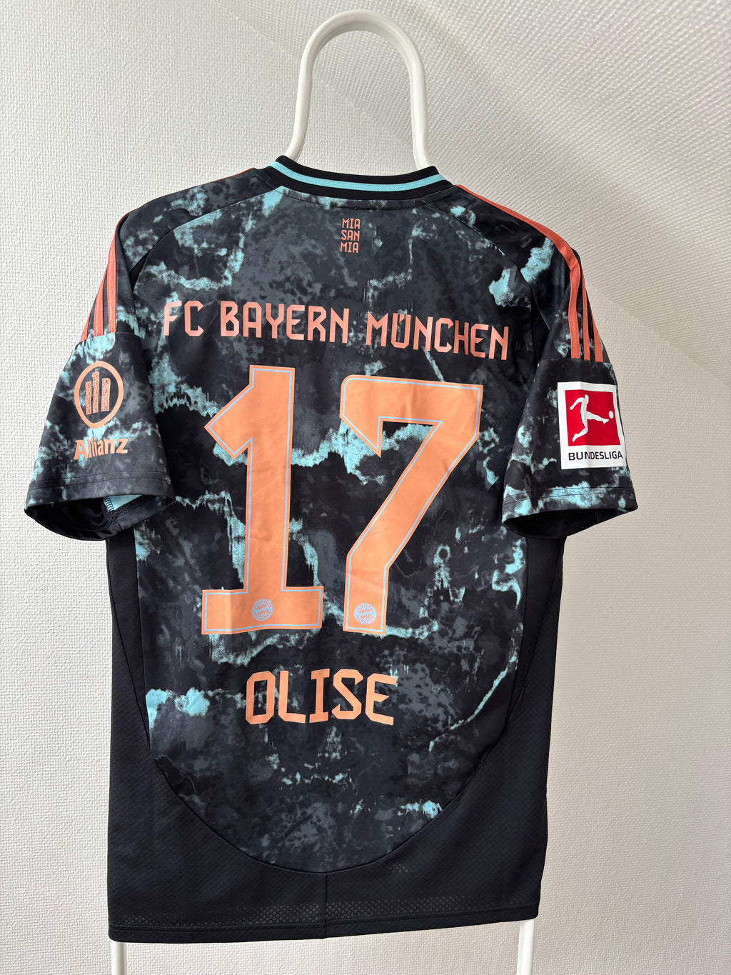 Michael Olise - FC Bayern München 2024/25 - Away - Str. M